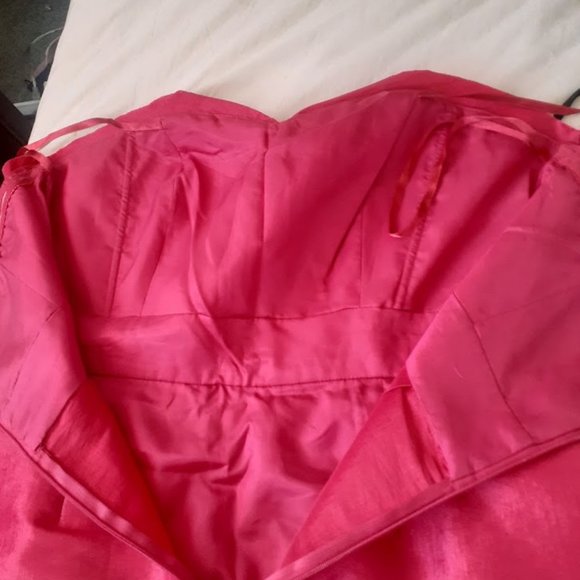 MAXANDCLEO  RED APPLE STRAPLESS PLEATED RUCHED SHORT PROM DRESS SIZE 10 - Picture 9 of 9